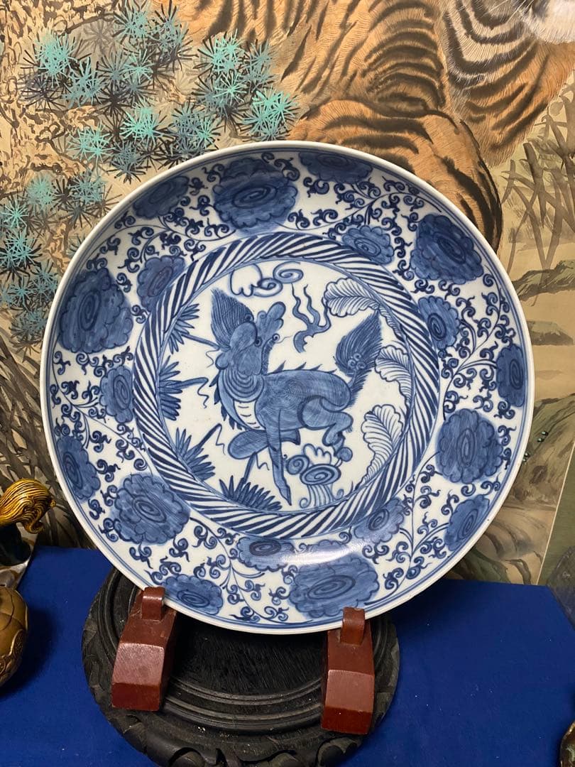 清朝　青白磁の神話的生物の皿　セット2枚