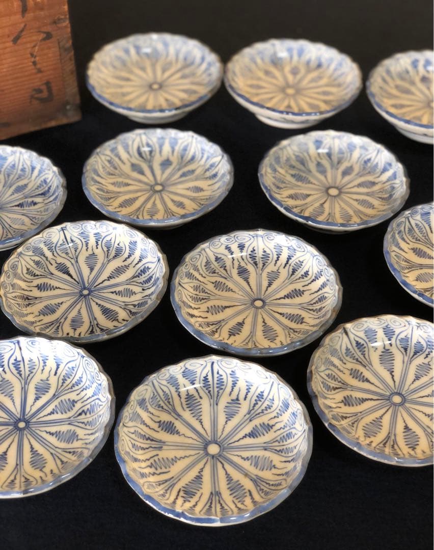 《レ》伊万里 染付 輪花 よろけ紋 小皿12客 木箱 251119え4