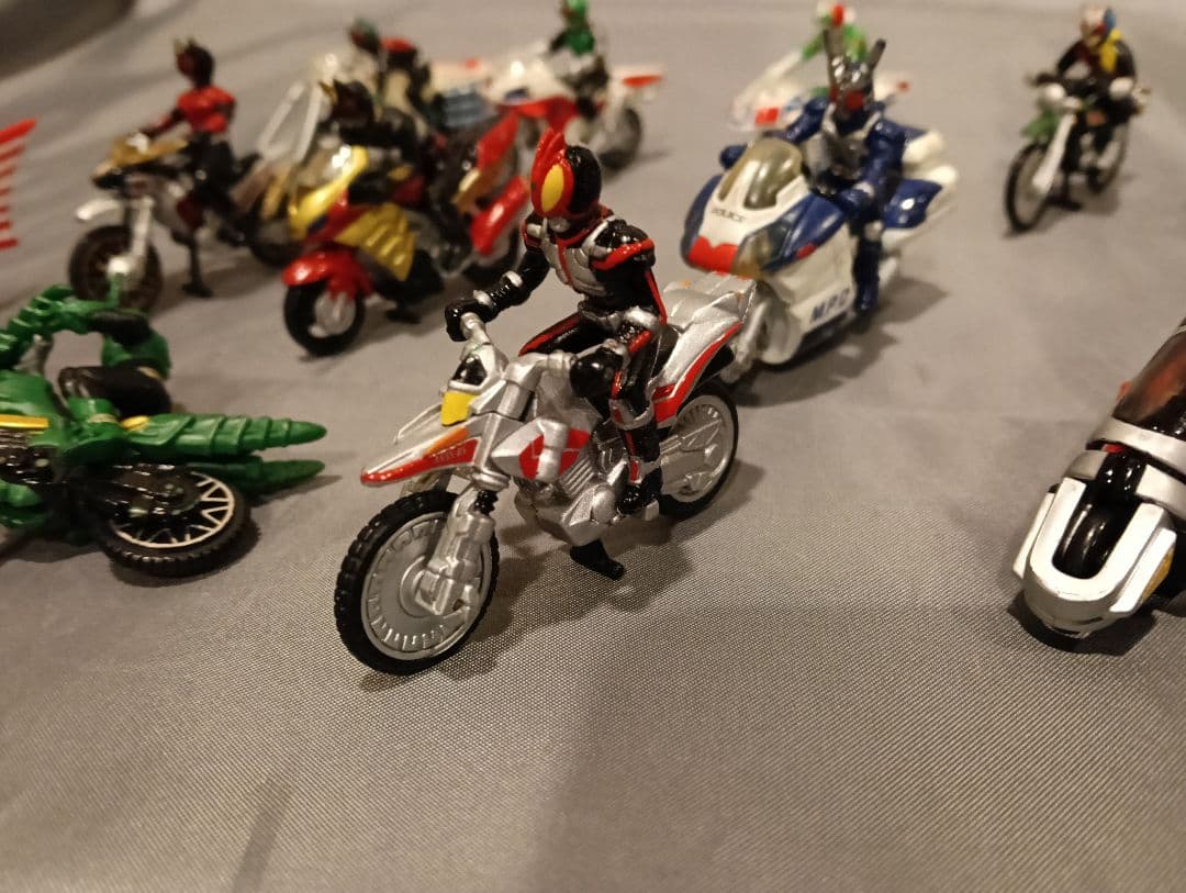 ホットウィール　仮面ライダー　バイクマシン　12台中古品セット