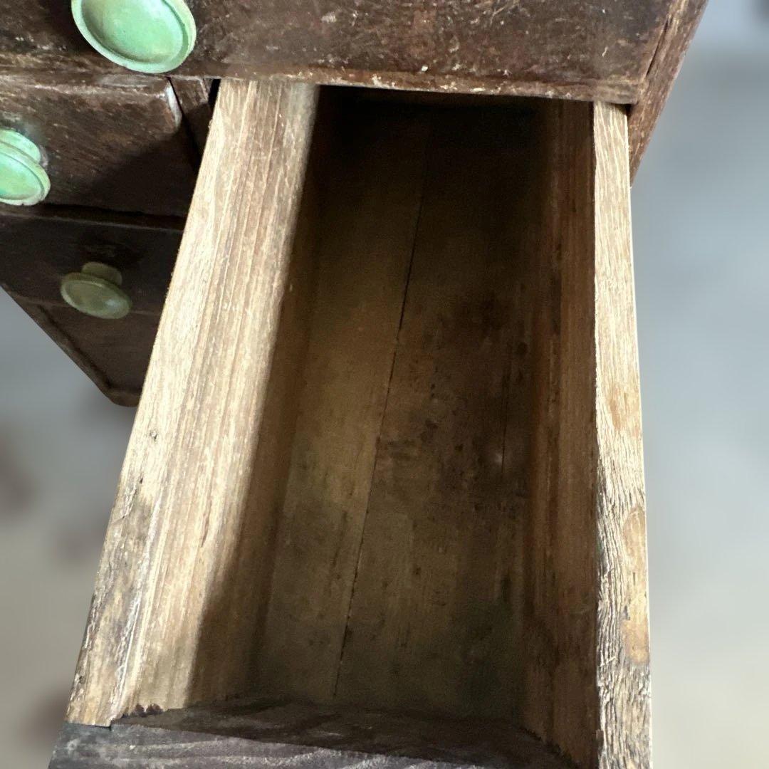 ヴィンテージ　グリーンの取っ手がとても可愛い❣️木製4段引き出し箪笥