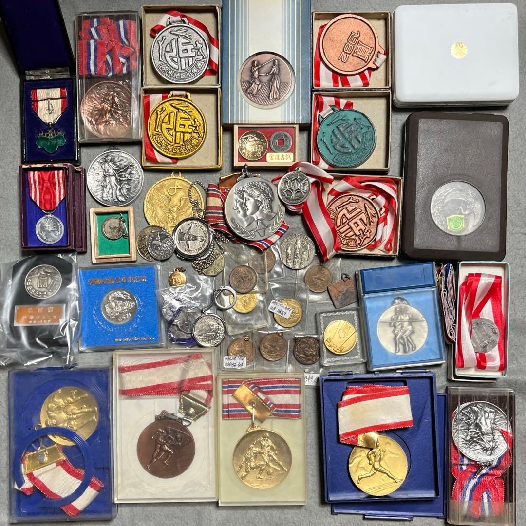 【値下げOK】 勲章 メダル 大量 まとめ売り 希少 徽章 赤十字社 ビンテージ