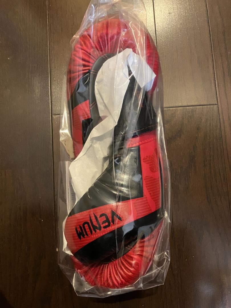 VENUM　ボクシンググローブ12oz（おまけ付き）