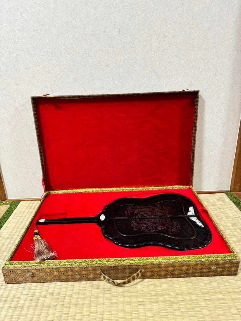 中国美術 透彫刻 軍配 高48cm幅28cm 台座・箱付 両面 団扇