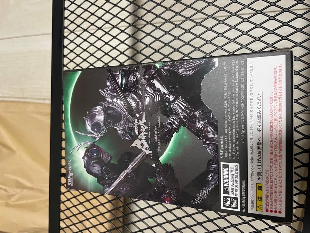 S.H.Figuartsシャドームーン(black sun)