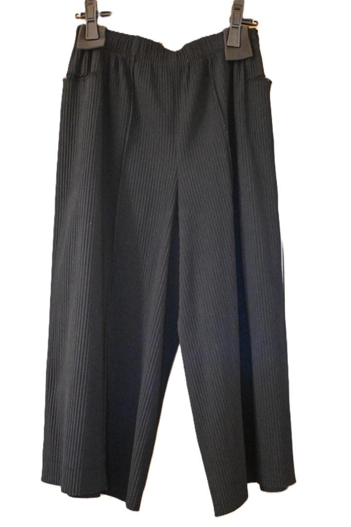 ＊ISSEY MIYAKE ＊ me クロップドパンツ ブラック