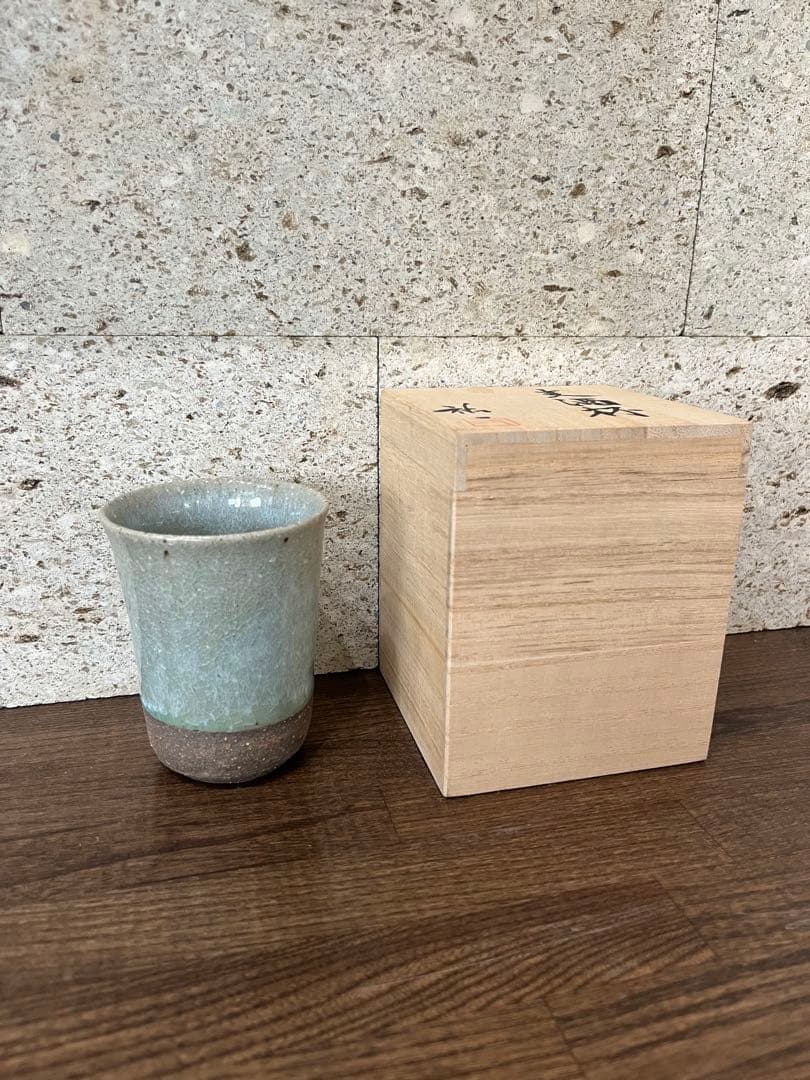 タダでゲットした湯呑み。猪飼祐一ってゆー凄い人のやつ。