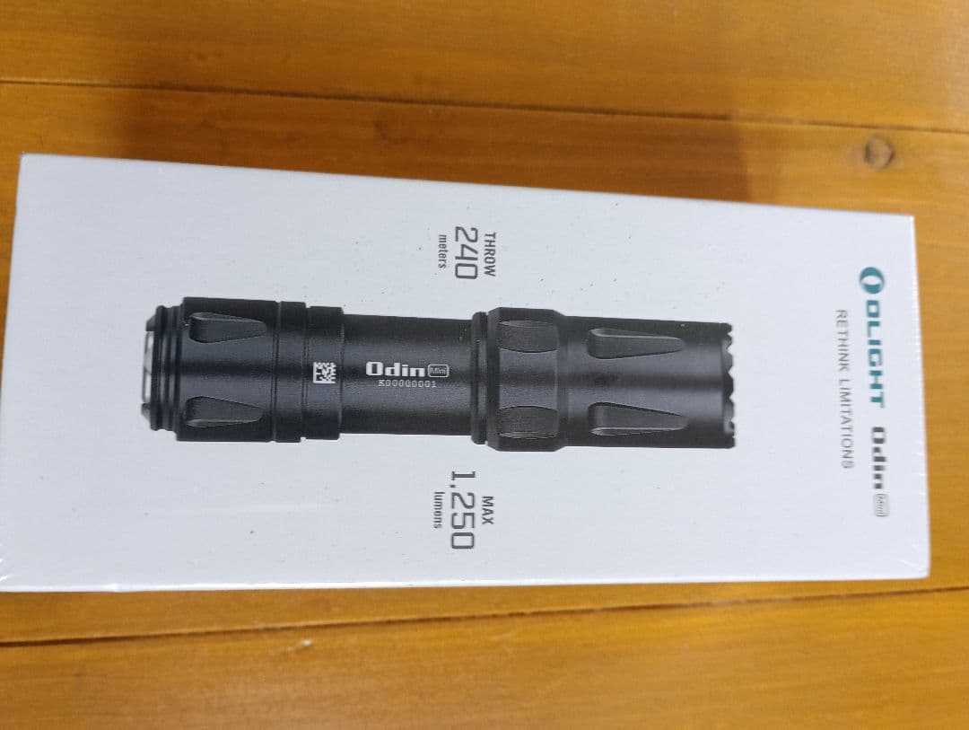 Olight Odin フラッシュライト 1250ルーメン