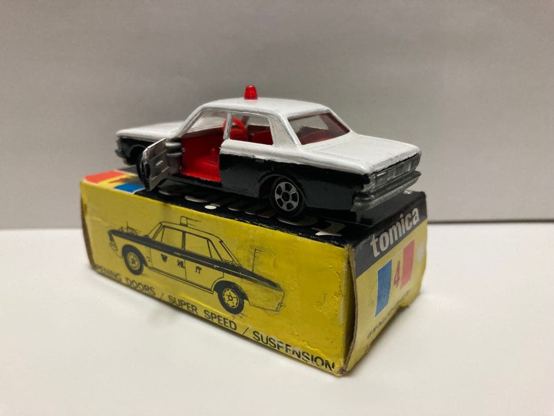 トミカ　日本製　クラウン　パトロールカー　1Aホイール　赤色灯Aタイプ　色指定箱