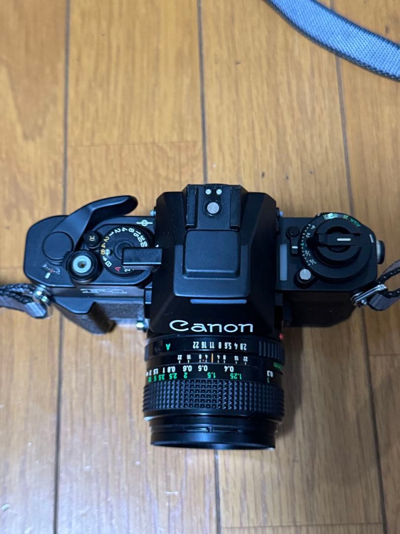 Canon F-1 フィルム一眼レフカメラ 28mmレンズ付き
