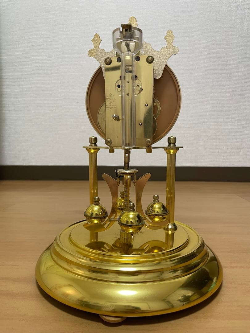ガラスドーム付き金色振り子時計