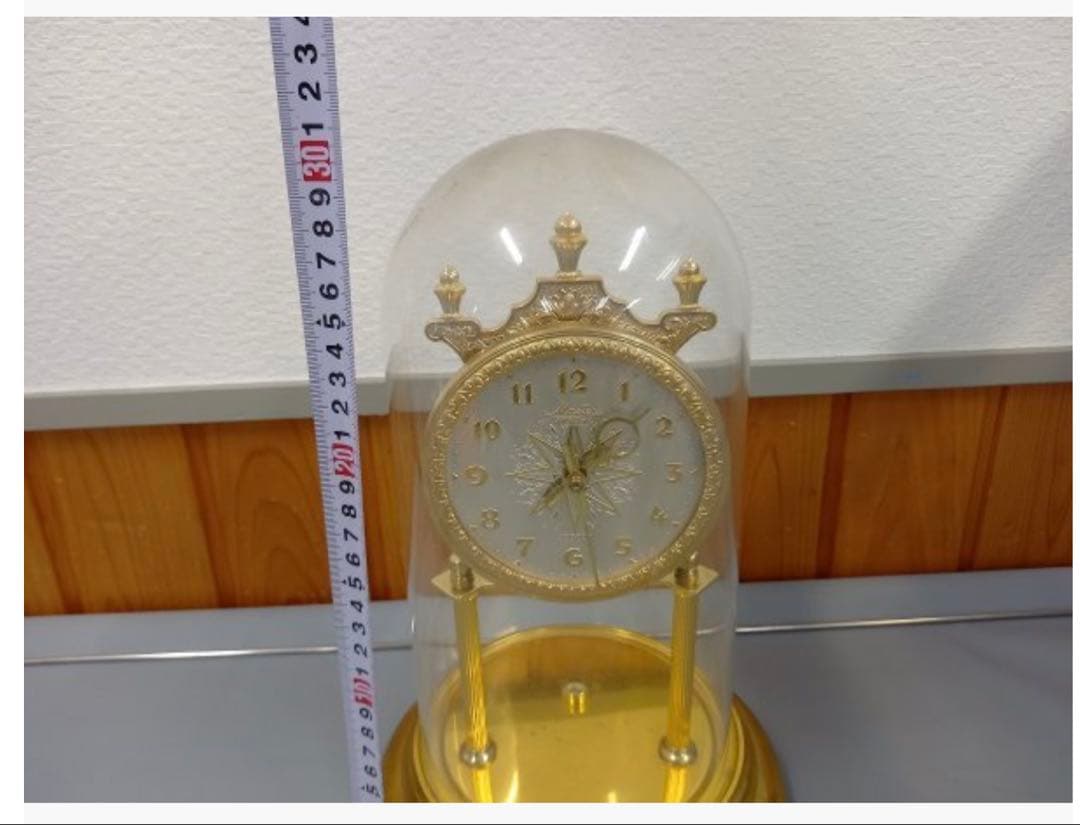 ガラスドーム付き金色振り子時計