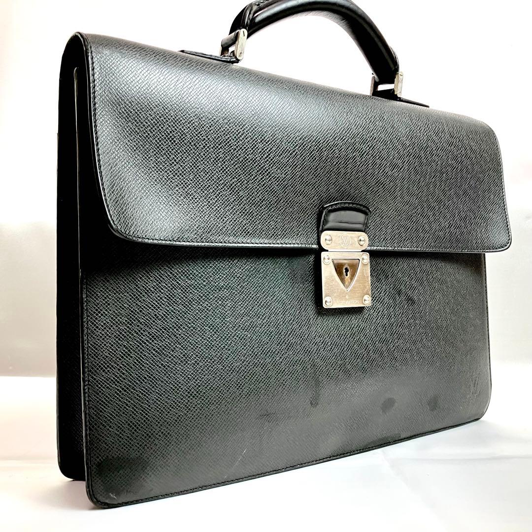 ルイヴィトン　タイガ　セルヴィエット　モスコバ　ブラック　A4 ブリーフケース