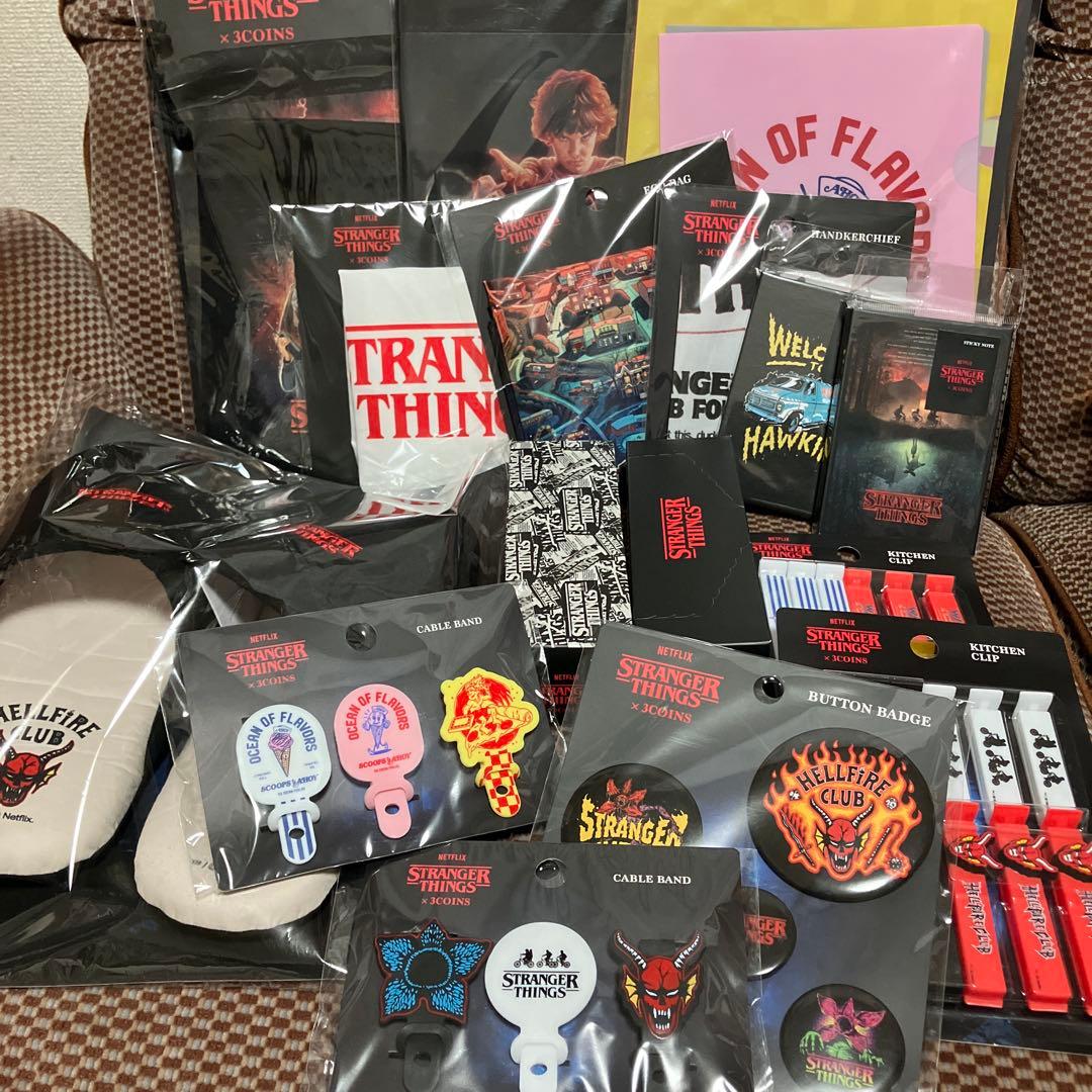 ストレンジャーシングス　スリコ スリッパ　缶バッチ　エコバッグ　他セット 16点
