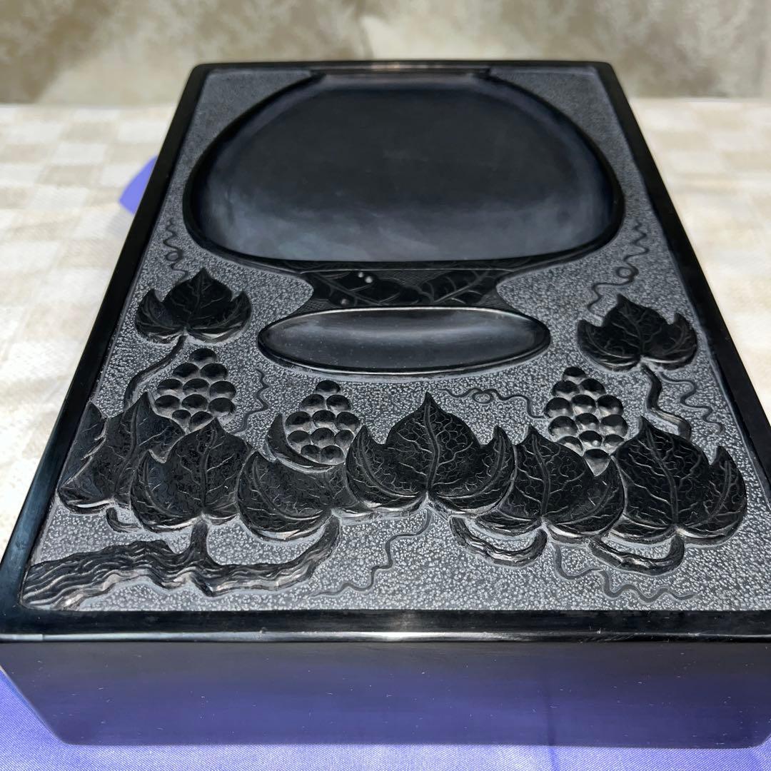 ⭕️雄勝硯　和峰　壺と葡萄彫刻の大型硯　美形美品　7Ｋg超　木製蓋と収容台付き