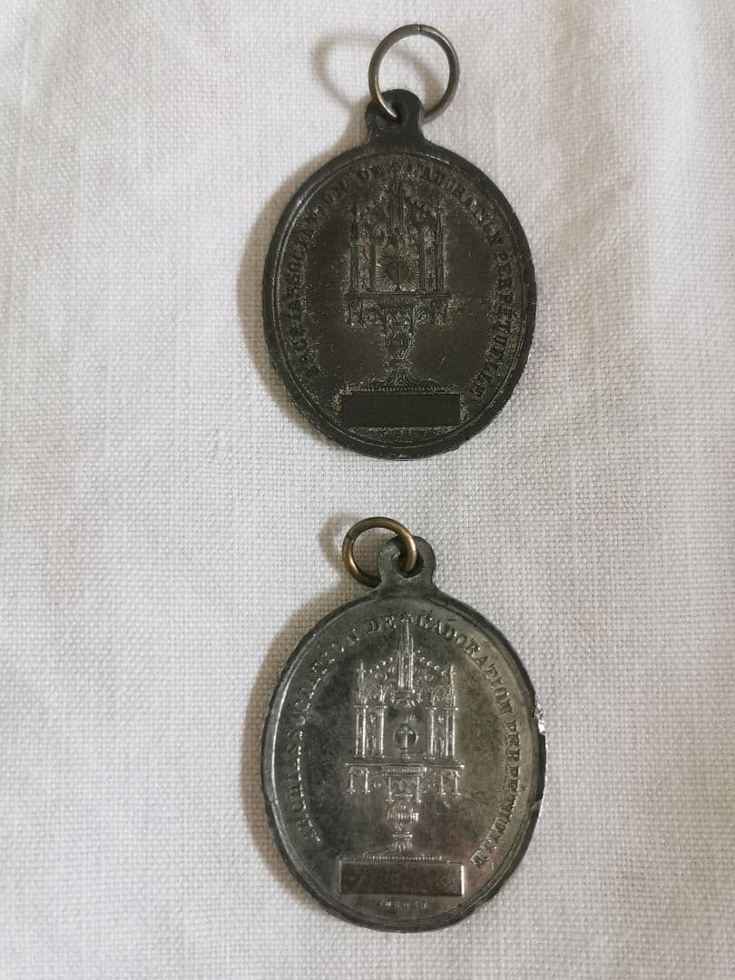 アンティークメダイ 祭壇と聖人 異素材ラージチャーム2枚ペアセット天然革紐付き