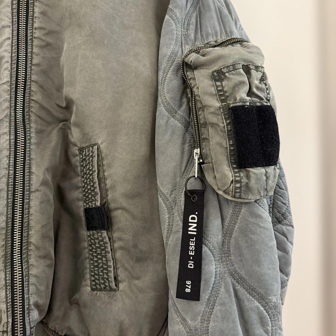 ディーゼルブルゾン　カーキ色