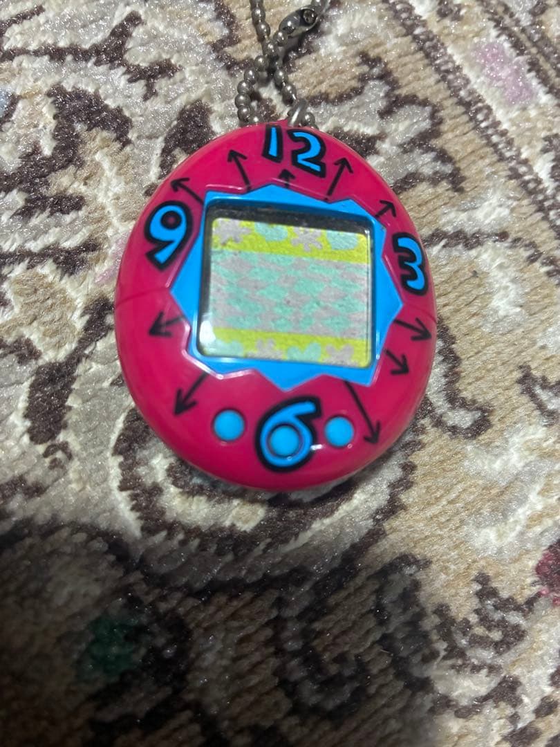 ピンクの卵型おもちゃ イタリア製