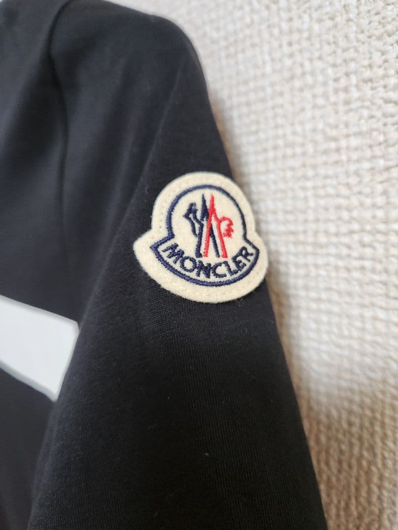 MONCLER ブラック Tシャツ　モンクレール
