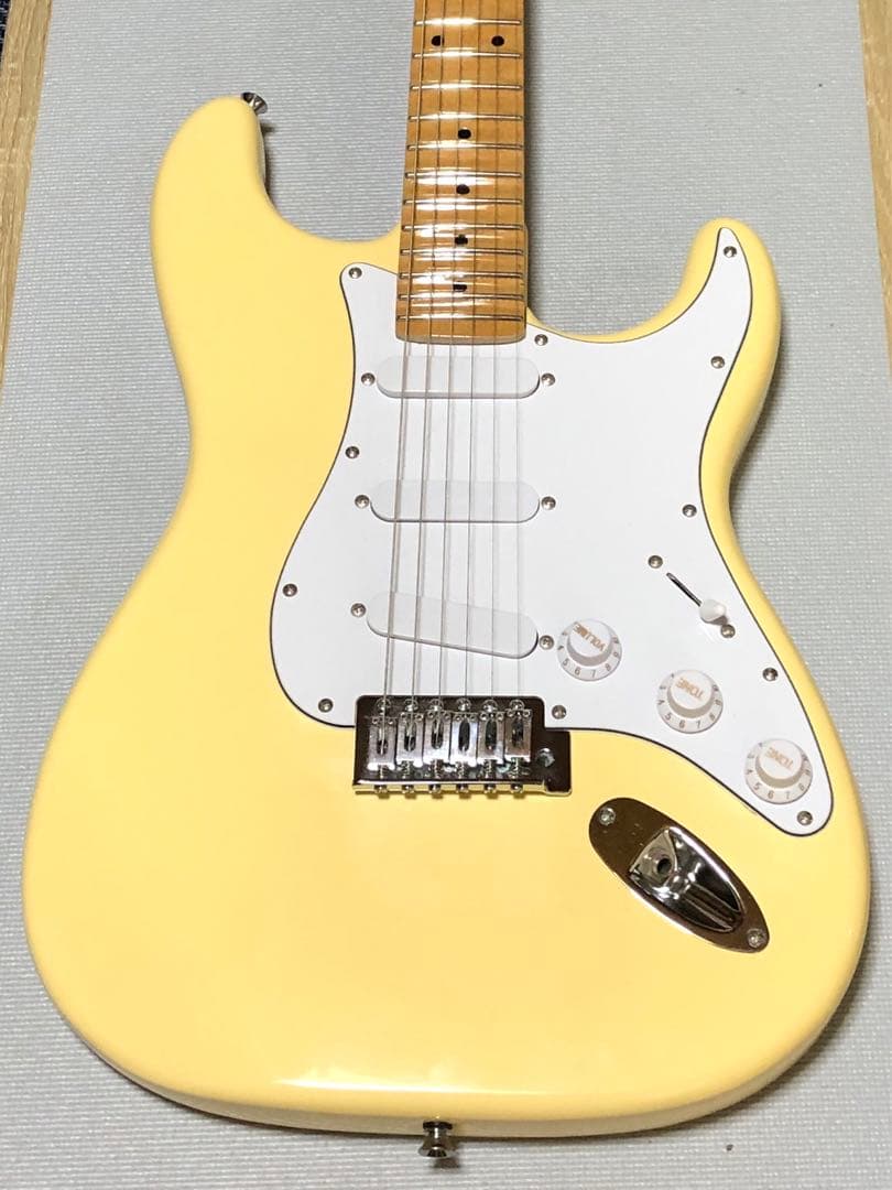 ノーブランド ストラトキャスタータイプ エレキギター (スキャロップ)