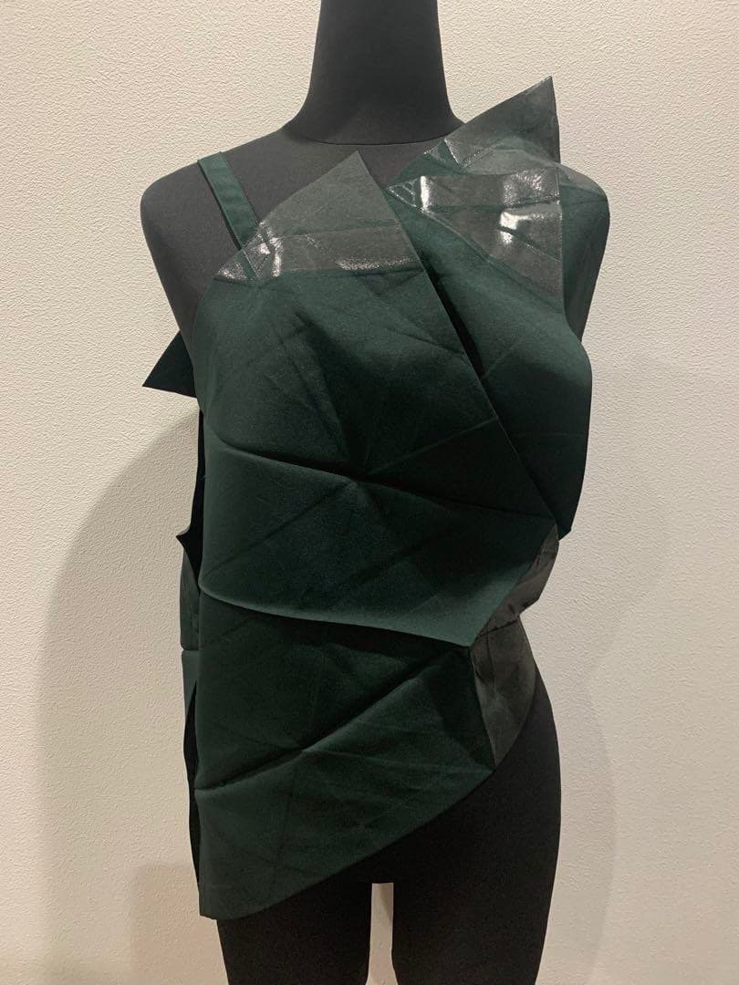 132 5.イッセイミヤケ おりがみ タンクトップ 立体デザイン