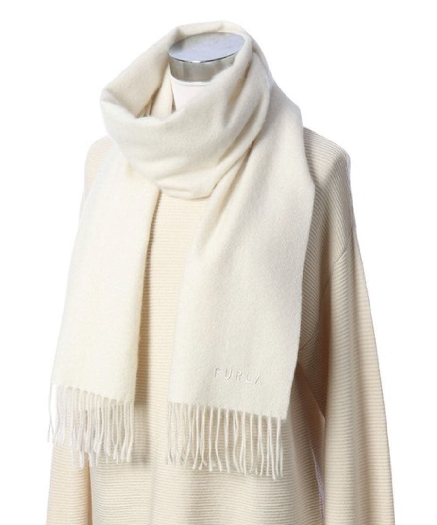 【新品・未使用】FURLA アイボリー マフラー 未使用