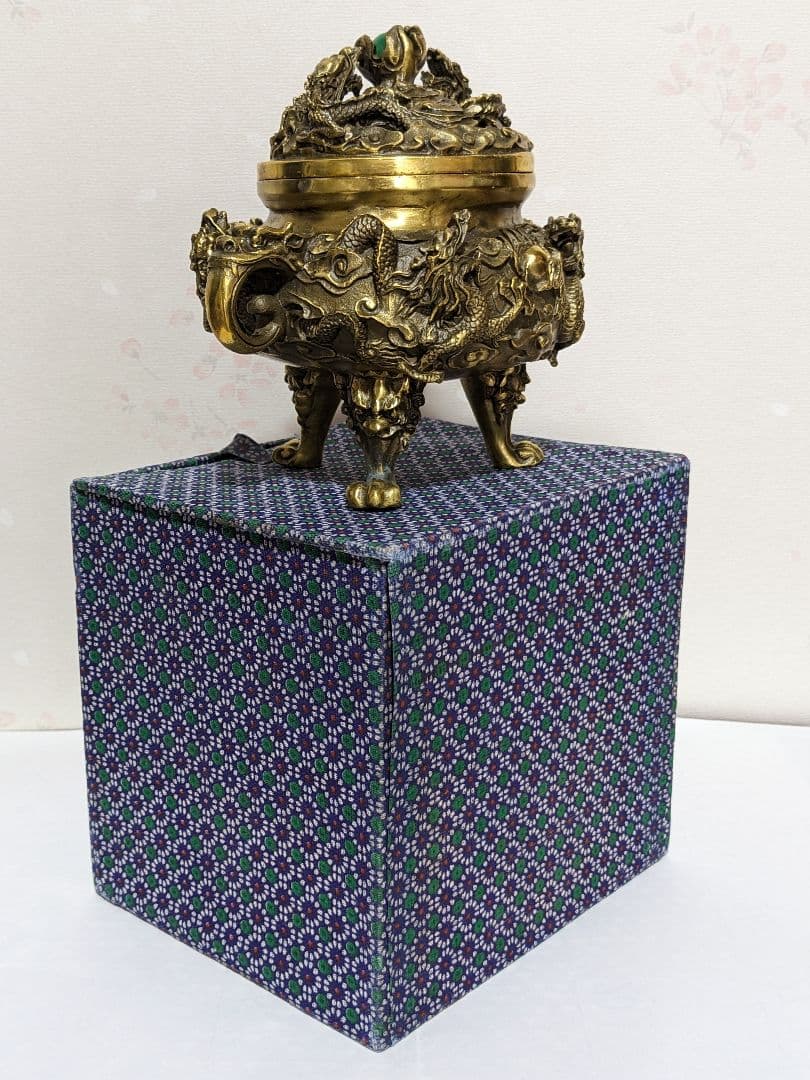 ♦中国 大明宣徳年製 蝋型細密 翡翠玉 龍文様 三足香炉 銅製 置物飾り 骨董品