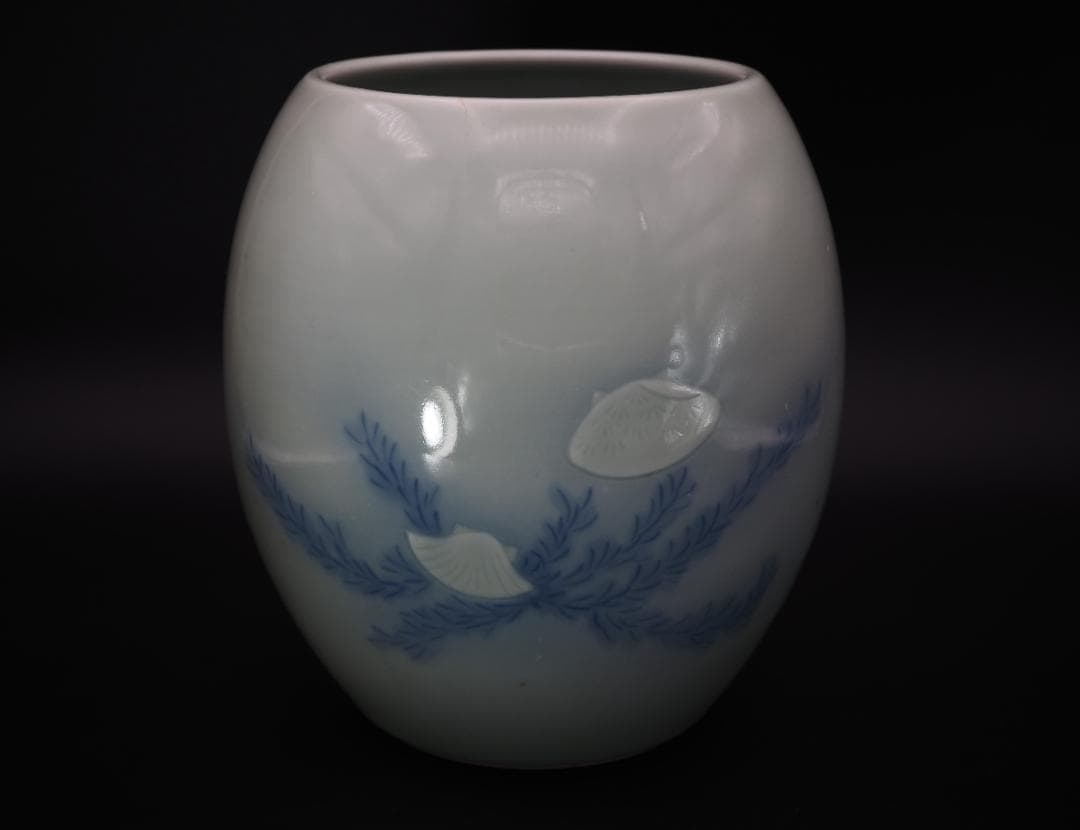 清風与平造 水彩磁 貝彫 水草文 花入 水指