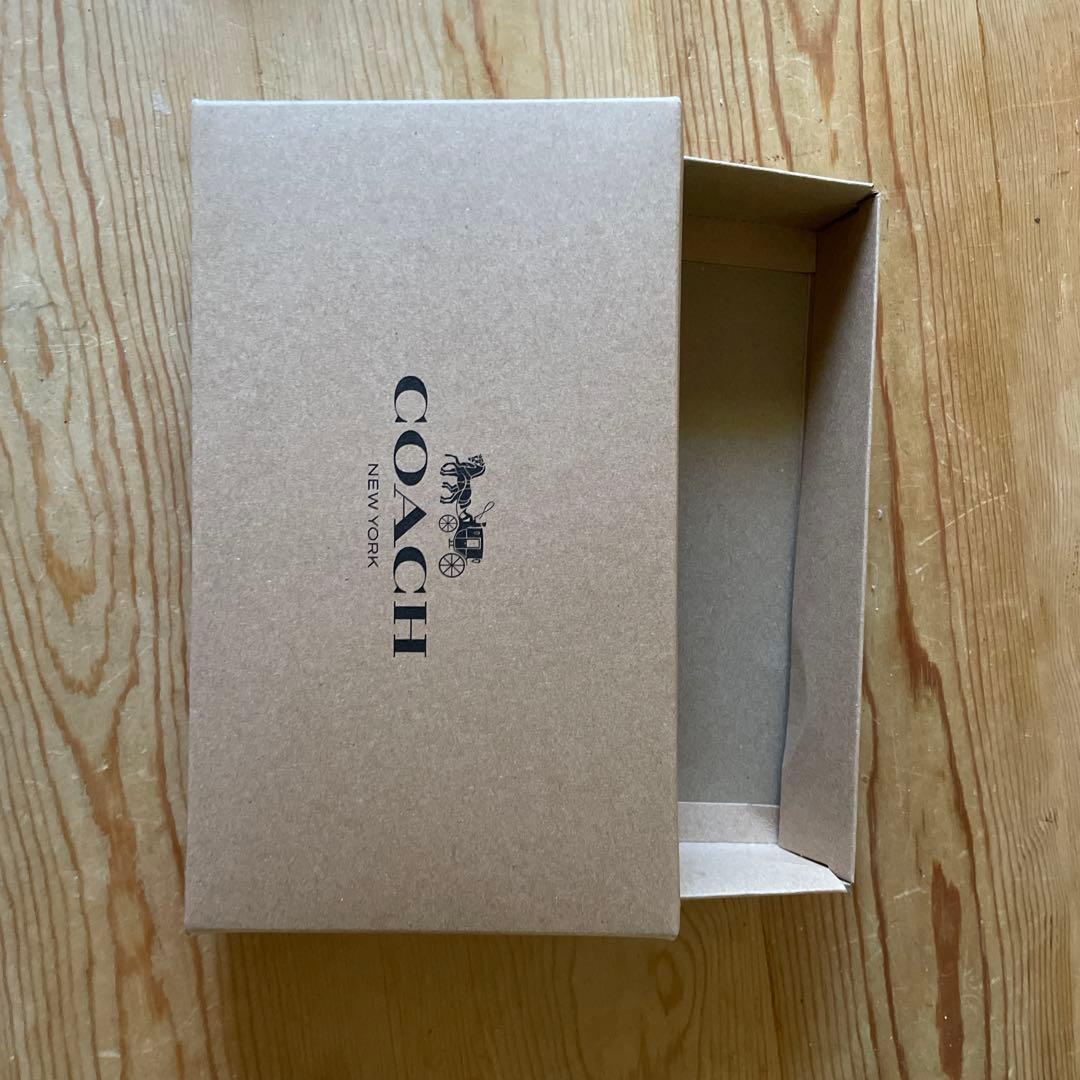 花柄デザインの長財布　コーチ　coach