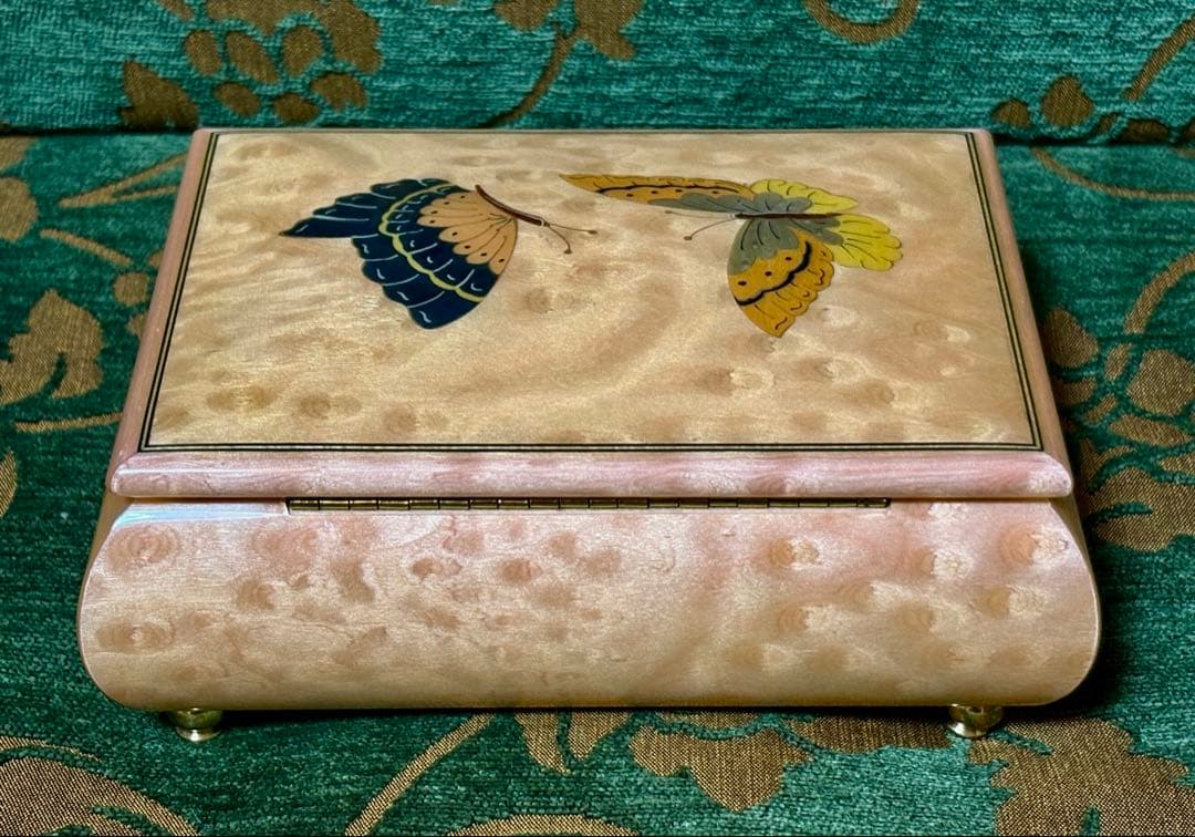 小樽オルゴール堂 オルゴール木製 色絵蝶々図曲:世界に一つだけの花 宝石箱化粧箱