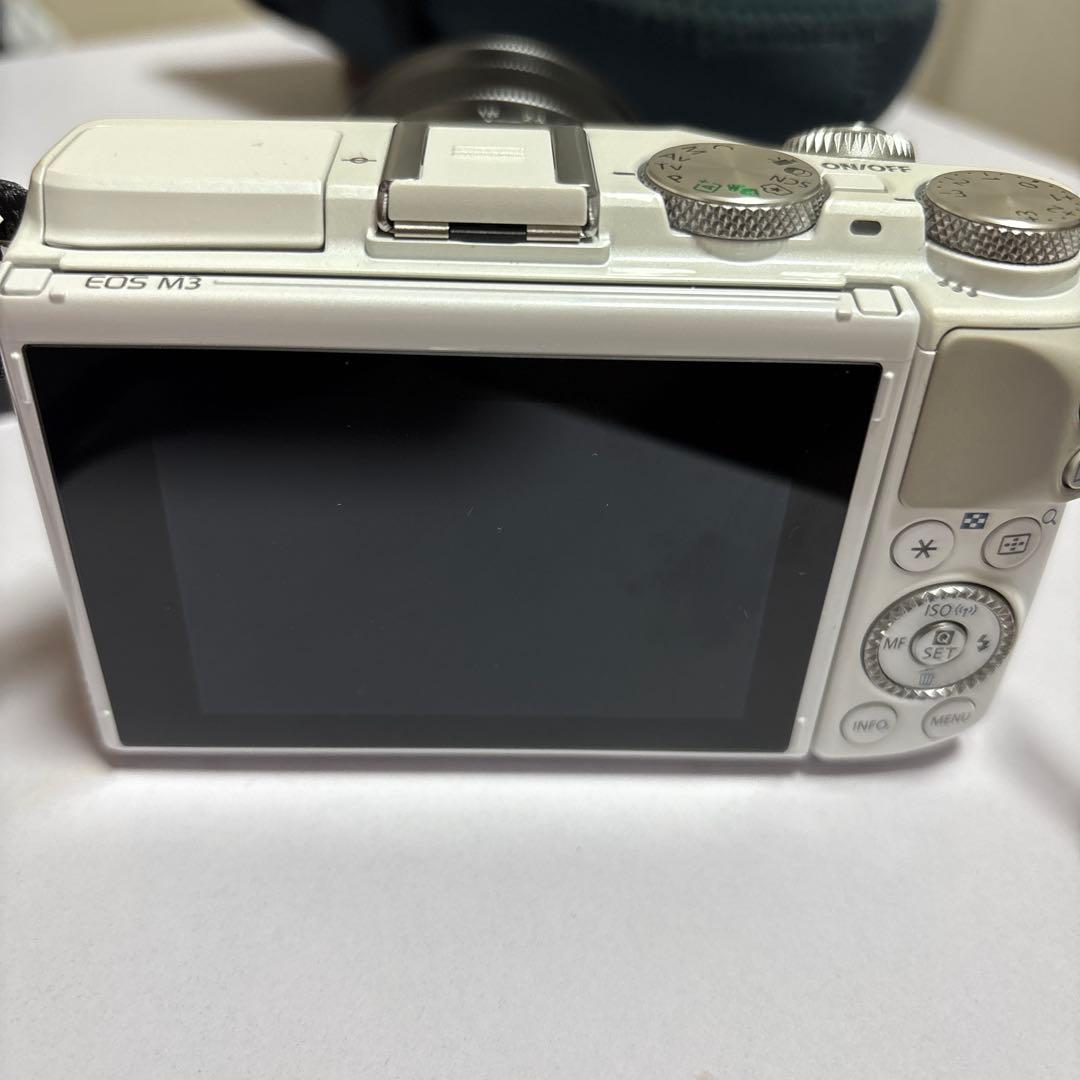 Canon EOS M3 ホワイト 18-55mmレンズ付き