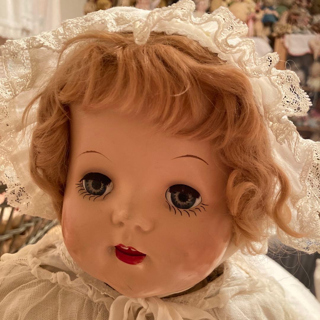 コンポディションドール白いレース付きドレス