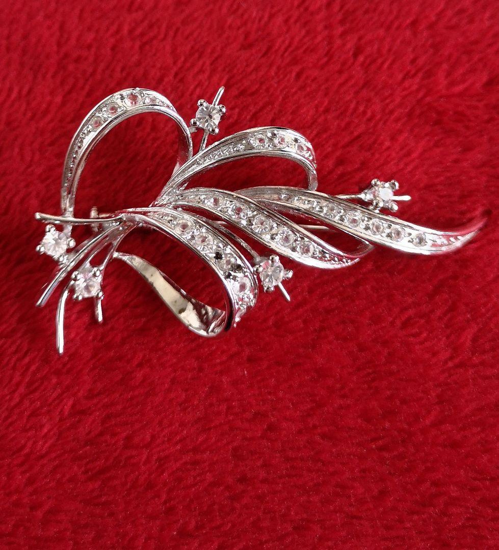 ブローチ 18金ホワイトゴールド製 アールヌーボーフォルム 硝子装飾 A12