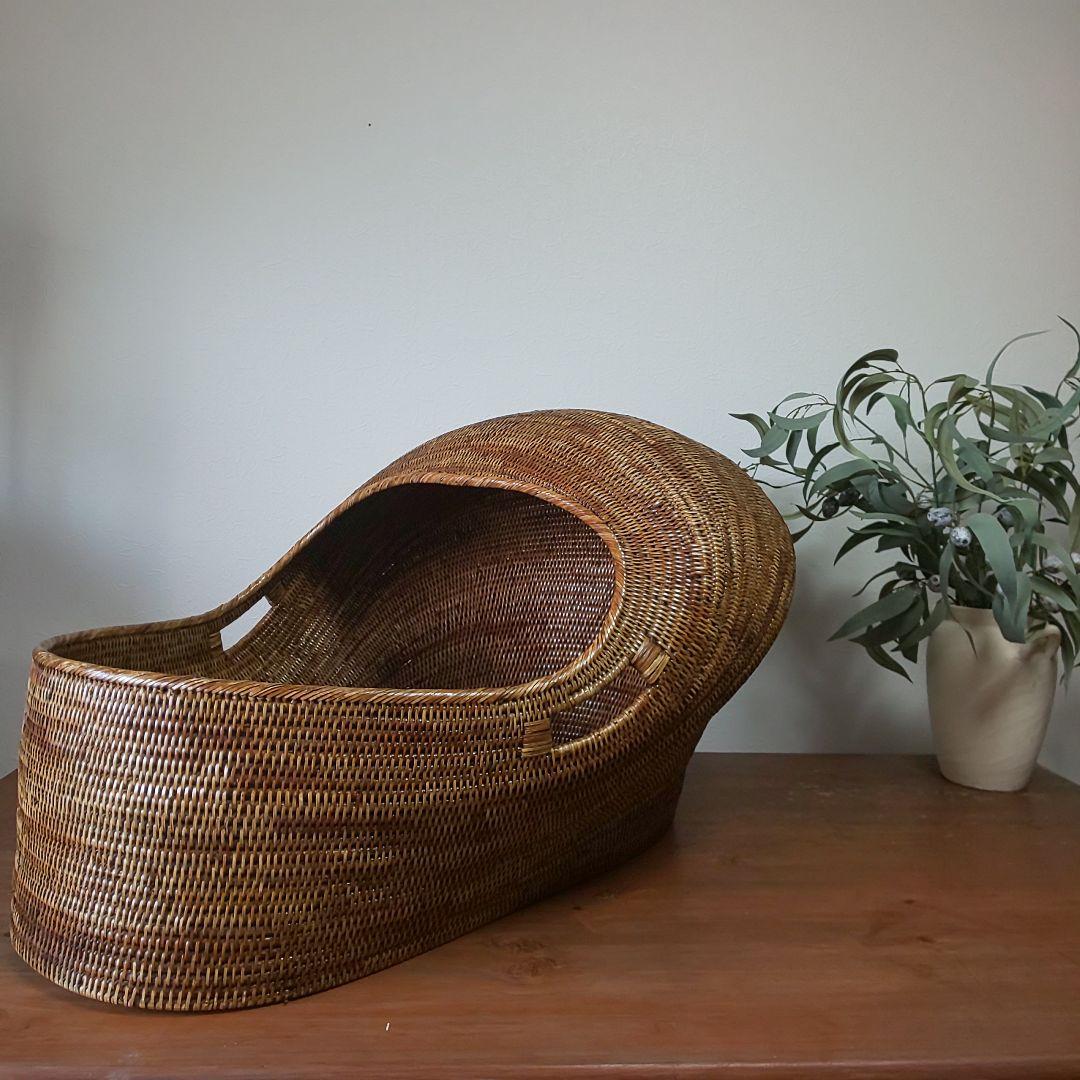 丸みを帯びたラタン製 ベビーベット アンティーク