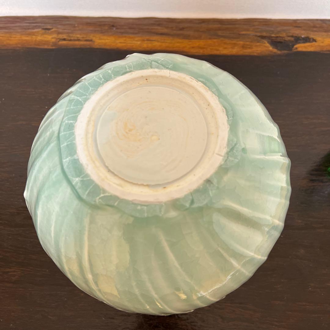 青磁の花器　魅力的なフォルム　一点物