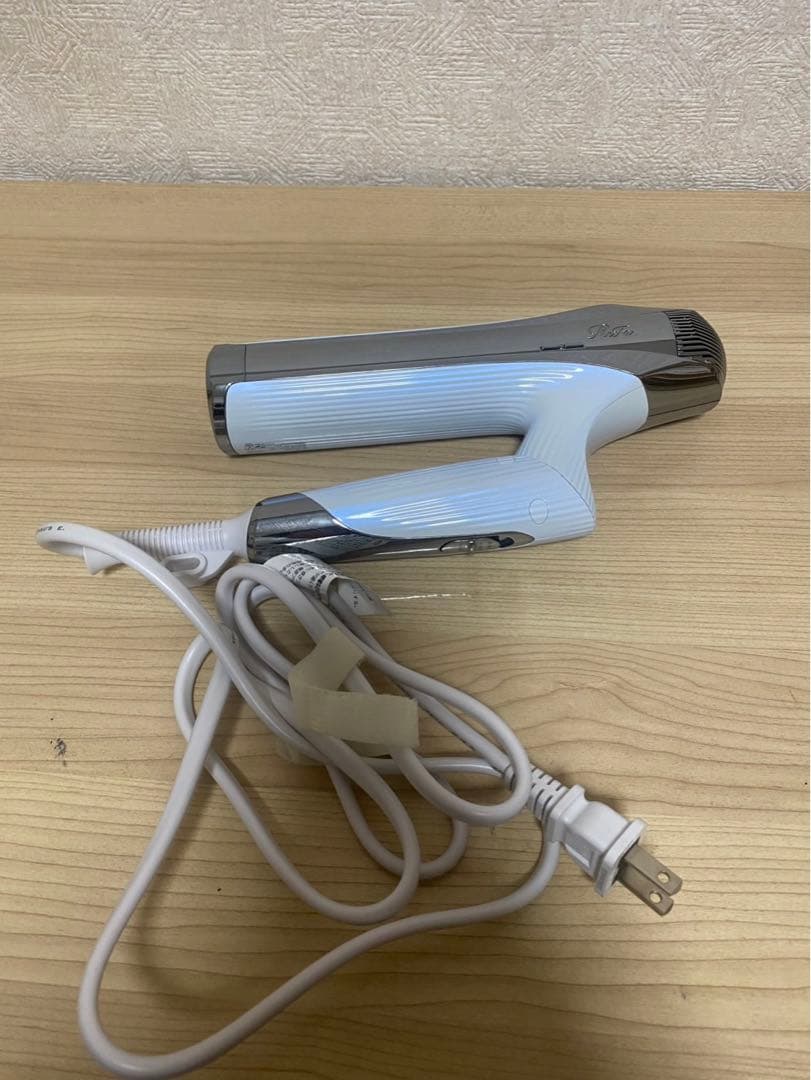 リファ　Refa ホワイト　ヘアドライヤー　RE-AX-02A ジャンク