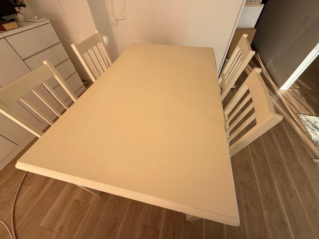 ローラアシュレイ ルビーホワイトダイニングテーブルセット 4脚付き