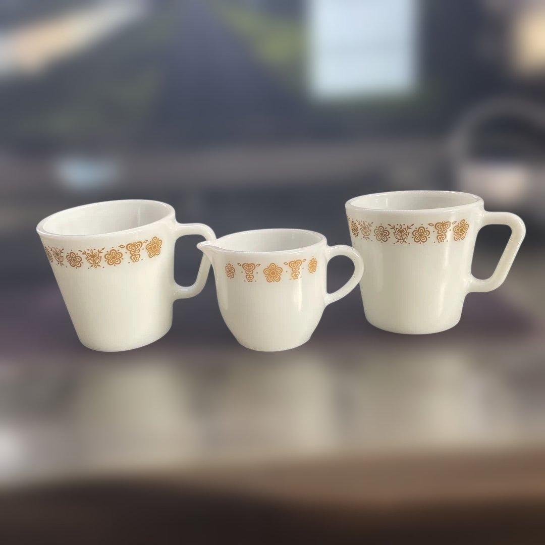 パイレックス　　　バタフライ　　　　　　　　マグカップ2個 クリーマー1個