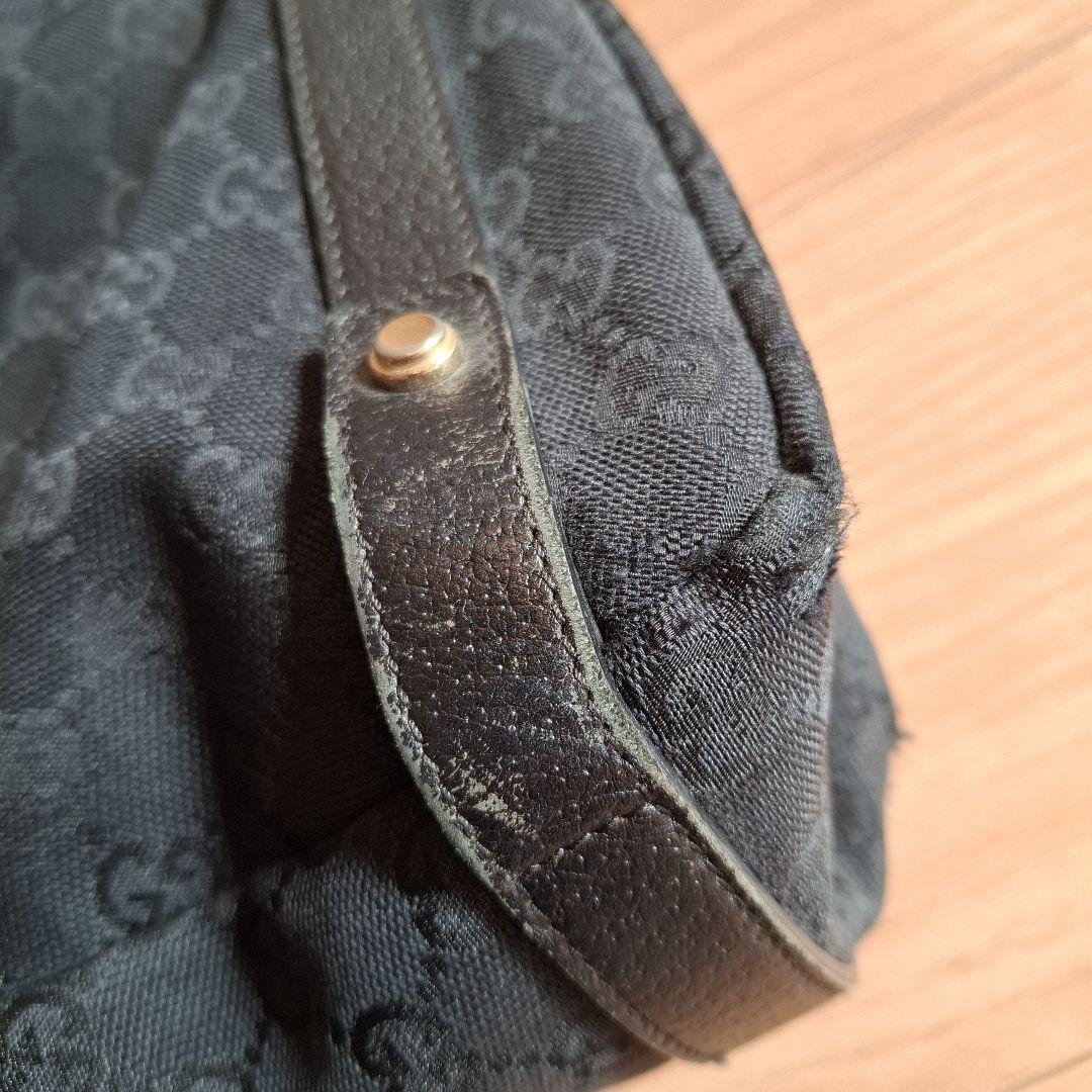 GUCCI　GGパターンブラックハンドバッグ