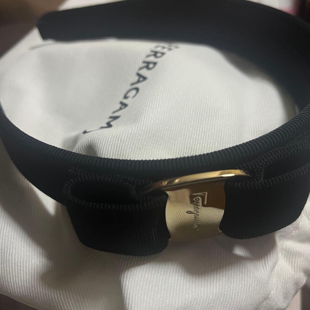 Ferragamo フェラガモ　カチューシャ　ゴールドバックル