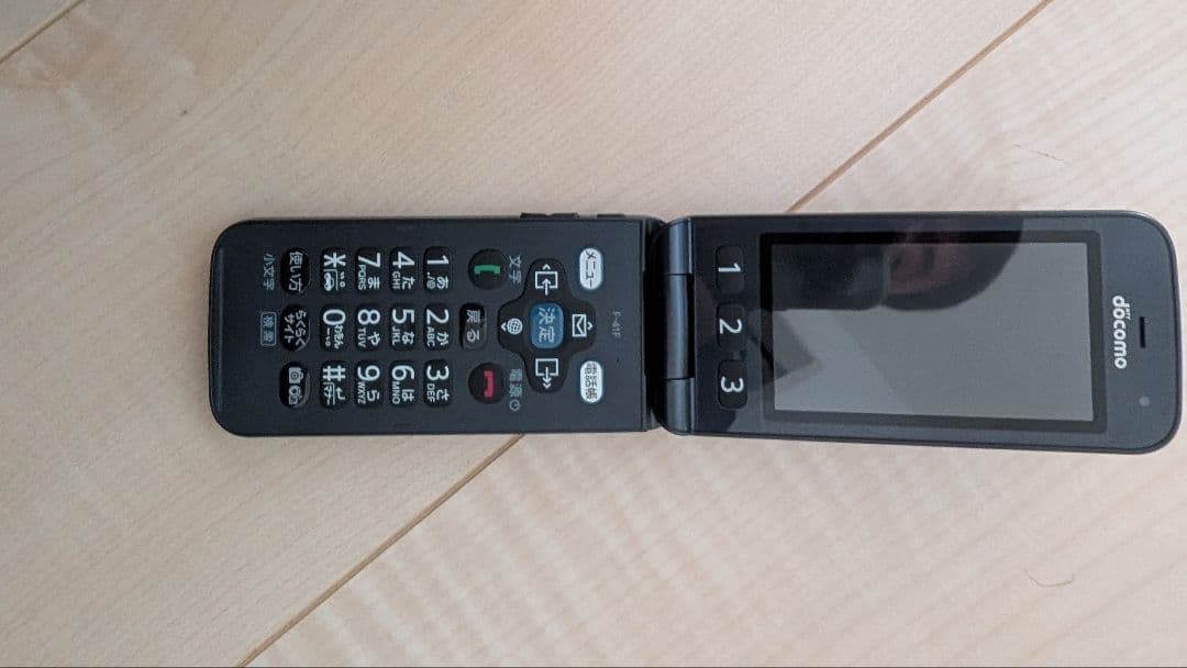docomo らくらくホン F-41F ブラック 本体