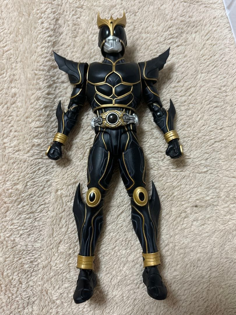 仮面ライダークウガ アルティメットフォーム　真骨彫　(赤い目の頭部に欠け有り)