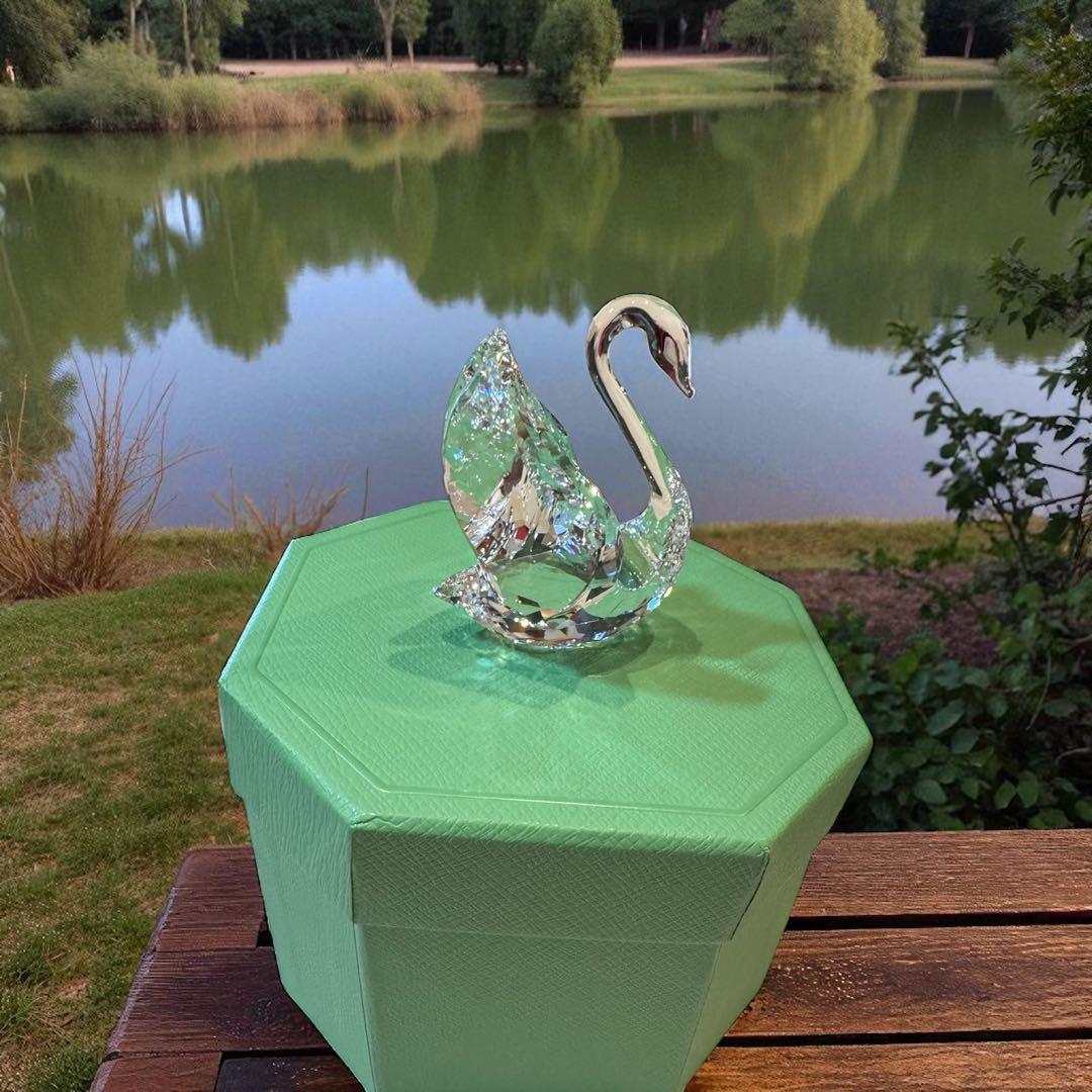 [美品]スワロフスキー SWAROVSKI クリスタル 白鳥 八角形ボックス付き