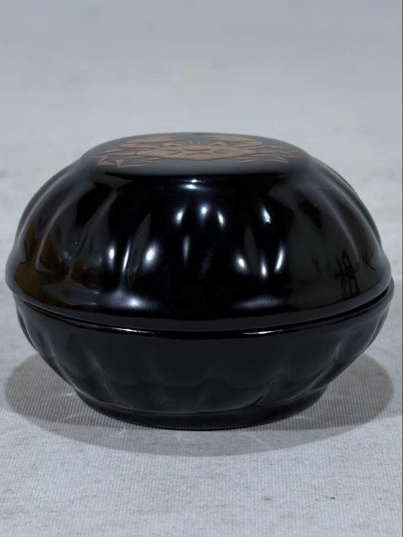 輪島塗　山田満佐博作　菊型 乾漆香合　蟹　美品　共箱　茶道具　送料込
