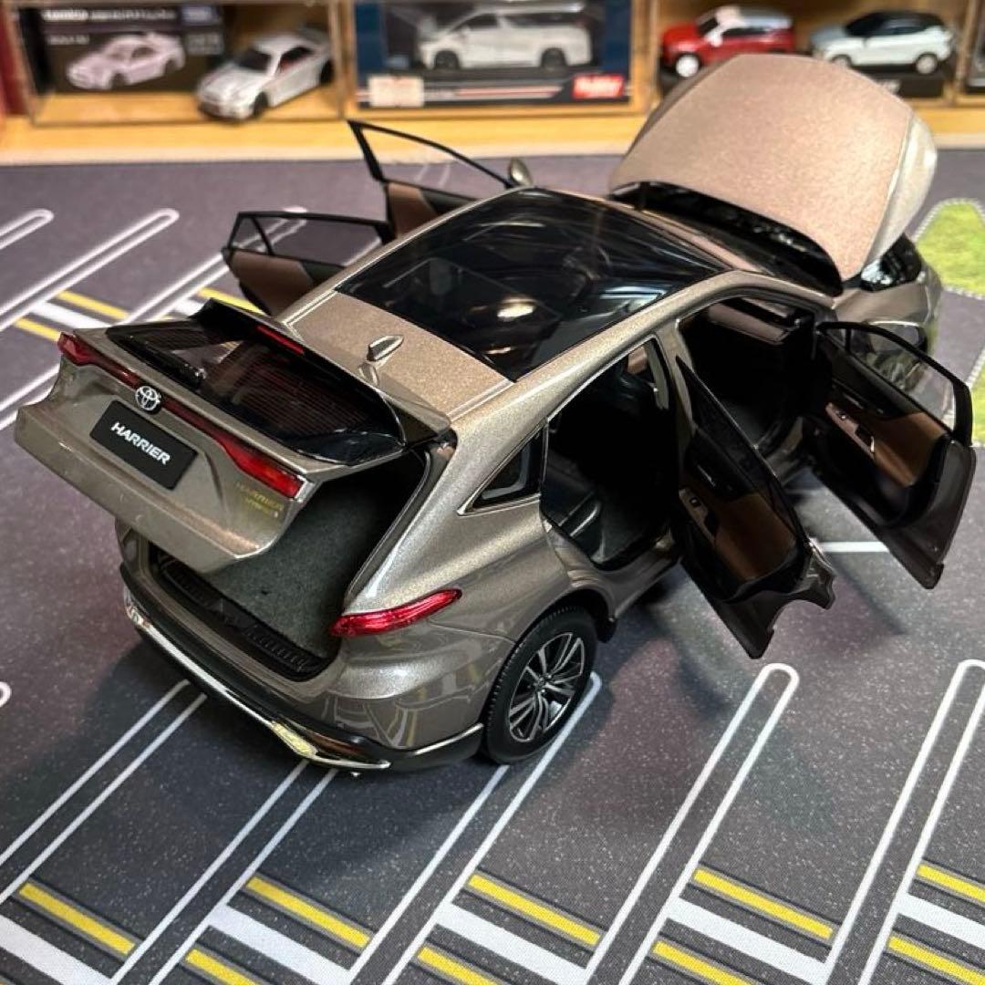 1/18 トヨタ ハリアー スティールブロンドメタリック フル開閉モデル