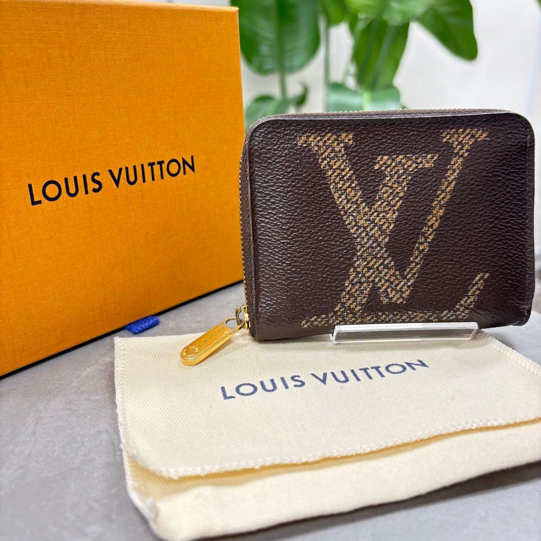 YUNO　ジャイアントモノグラム ジッピーケース M69354