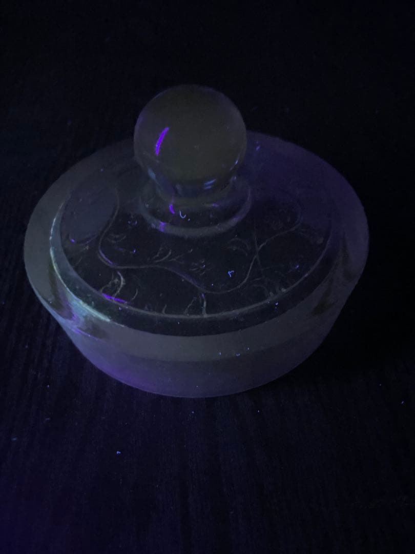 透明ガラス蓋付きウランガラス