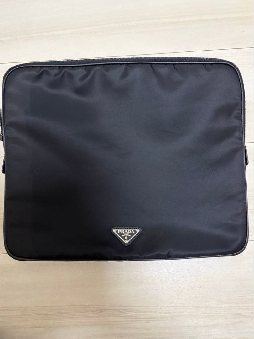【数回使用・極美品】PRADA パソコンバッグ PCケース クラッチバッグ
