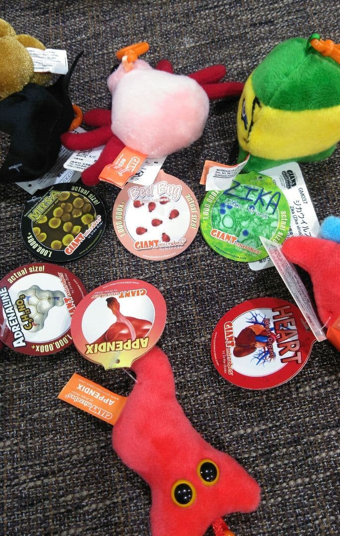 ジャイアントマイクロブス　ぬいぐるみ　キーホルダー　大・小　まとめ売り　58個