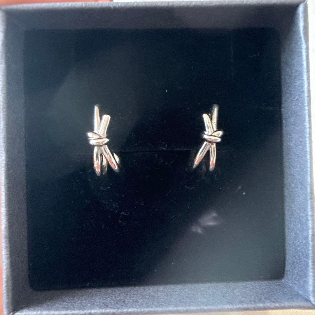 Jouete フープピアス ノット　プラチナム