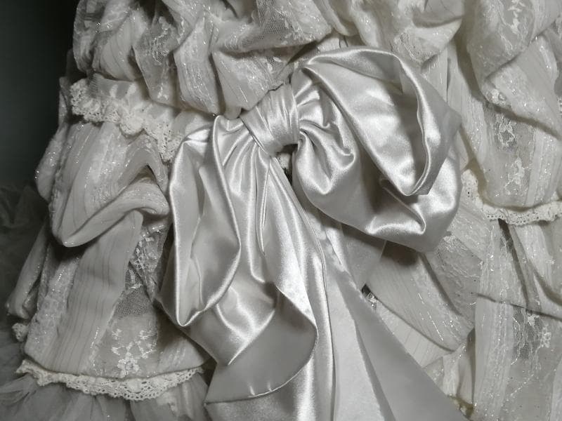 [344] ウエディングドレス ９～１３号サイズ ブランド品 中古